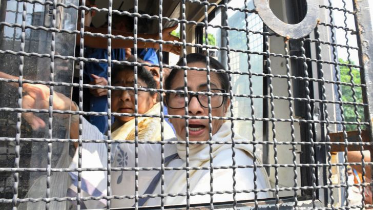 https://salarnews.in/public/uploads/images/newsimages/maannewsimage10102026_163027_Banerjee .jpg